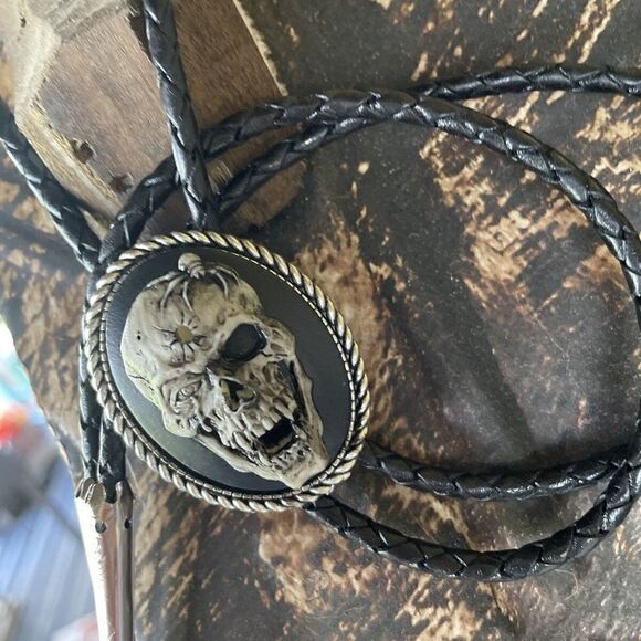 Spider Skull Cameo Pendant Bolo Necklace Lariat Tie Gothic Rockabilly Birthday - Picture 9 of 12